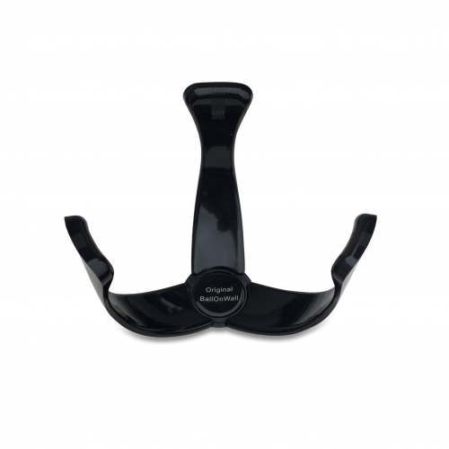 Holder-til-bolde-i-plast-fra-BallOnWall-13-500x500